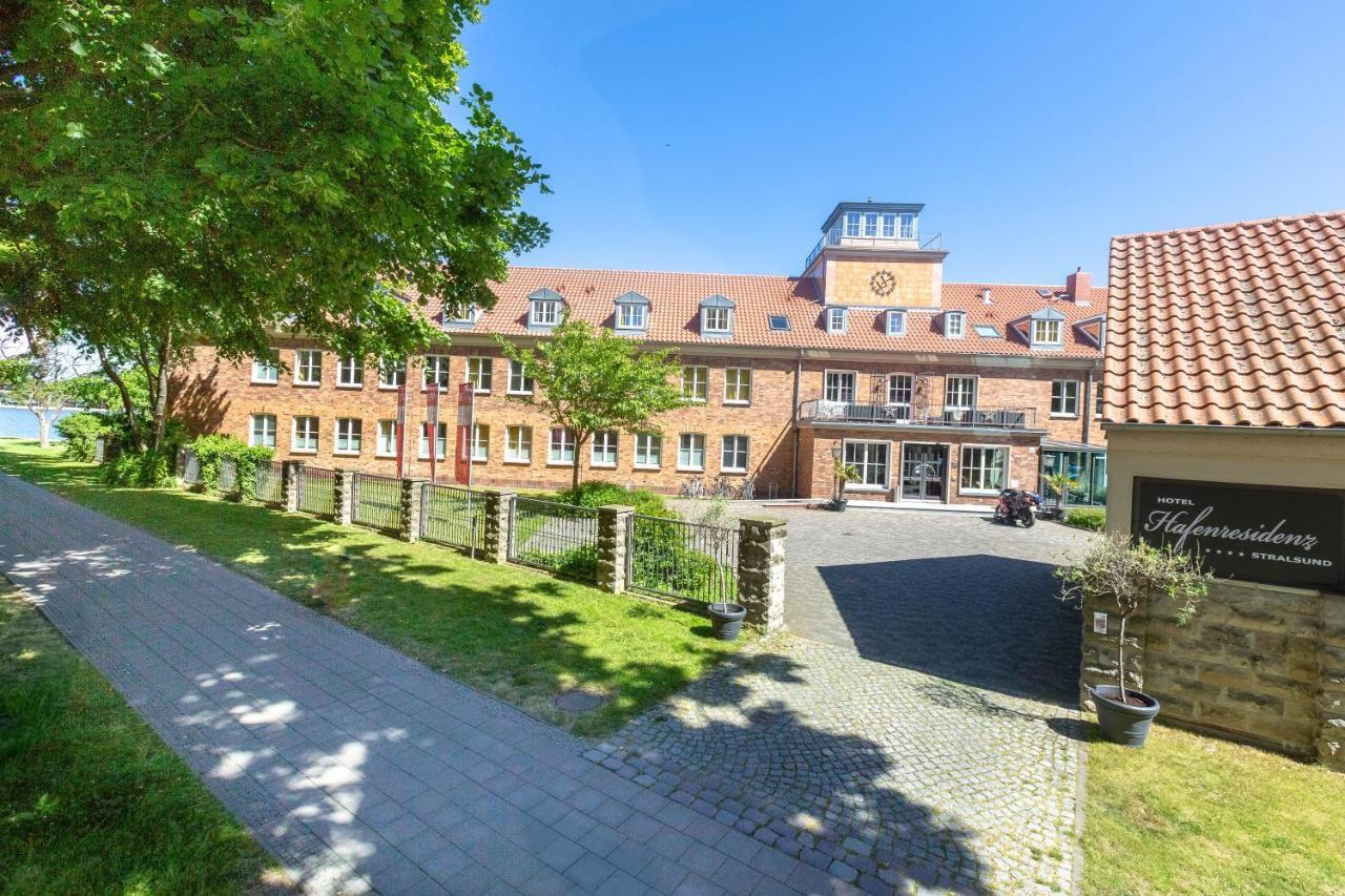 Hotel Hafenresidenz ชตราลซุนด์ ภายนอก รูปภาพ
