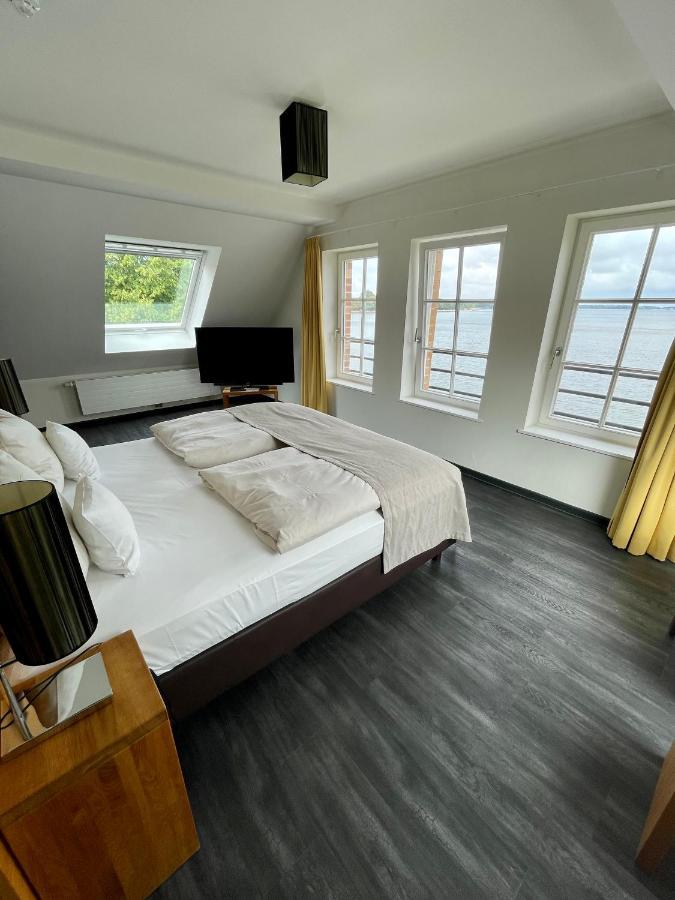 Hotel Hafenresidenz ชตราลซุนด์ ภายนอก รูปภาพ
