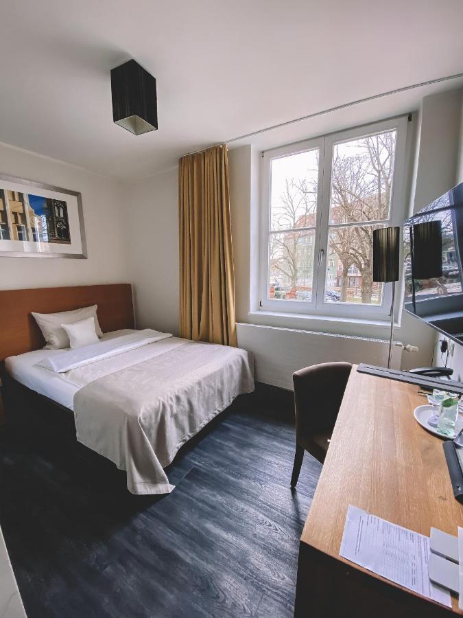 Hotel Hafenresidenz ชตราลซุนด์ ภายนอก รูปภาพ