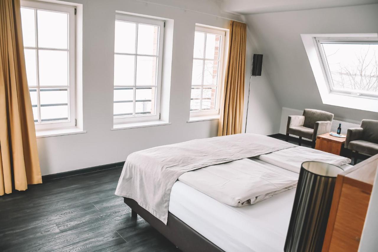 Hotel Hafenresidenz ชตราลซุนด์ ภายนอก รูปภาพ
