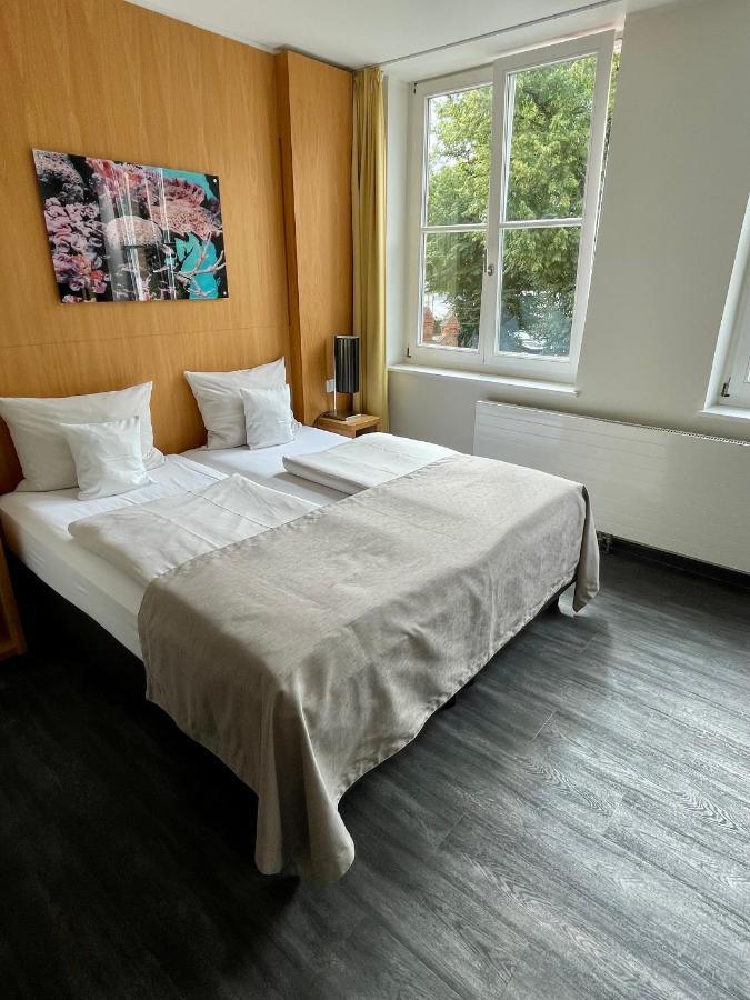 Hotel Hafenresidenz ชตราลซุนด์ ภายนอก รูปภาพ