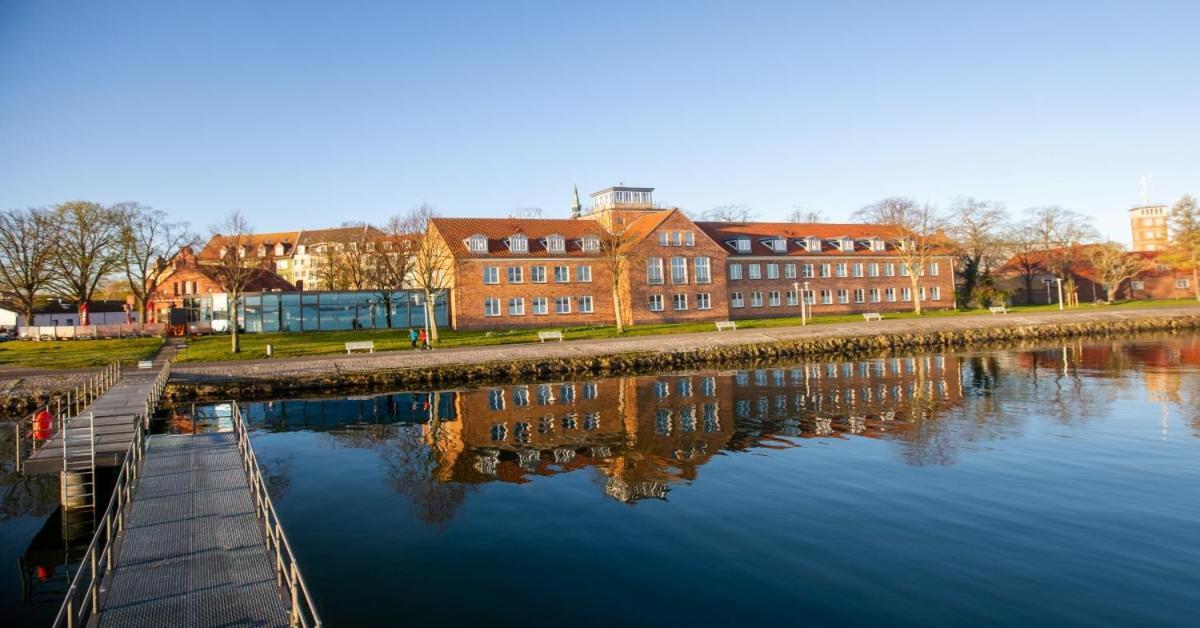 Hotel Hafenresidenz ชตราลซุนด์ ภายนอก รูปภาพ