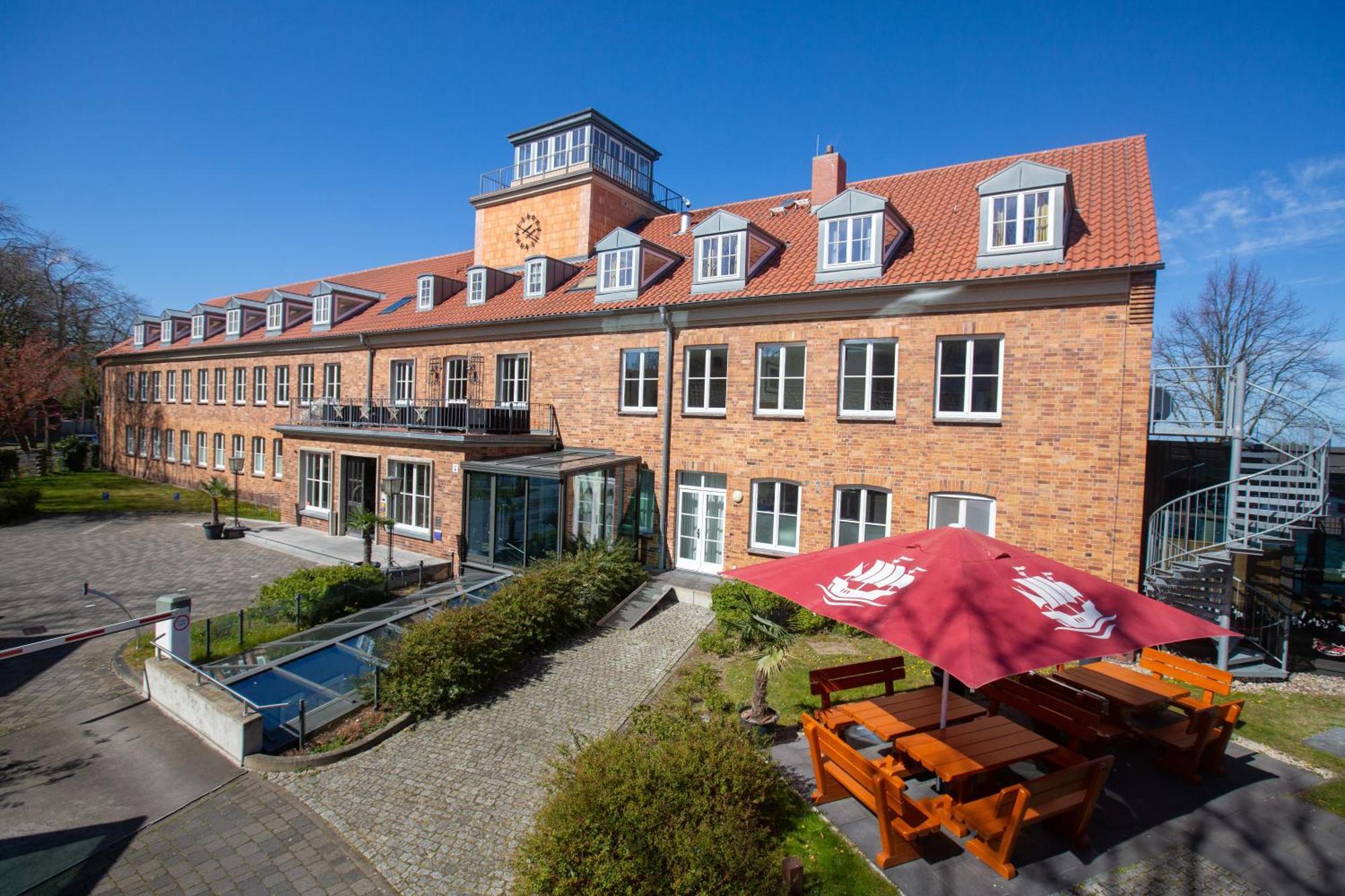 Hotel Hafenresidenz ชตราลซุนด์ ภายนอก รูปภาพ