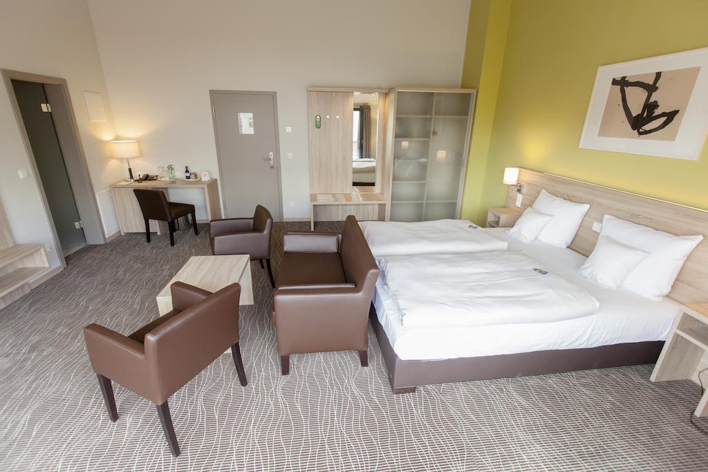 Hotel Hafenresidenz ชตราลซุนด์ ห้อง รูปภาพ