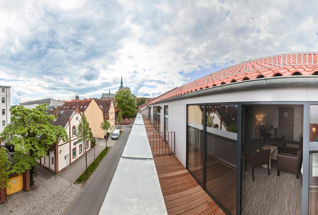 Hotel Hafenresidenz ชตราลซุนด์ ภายนอก รูปภาพ